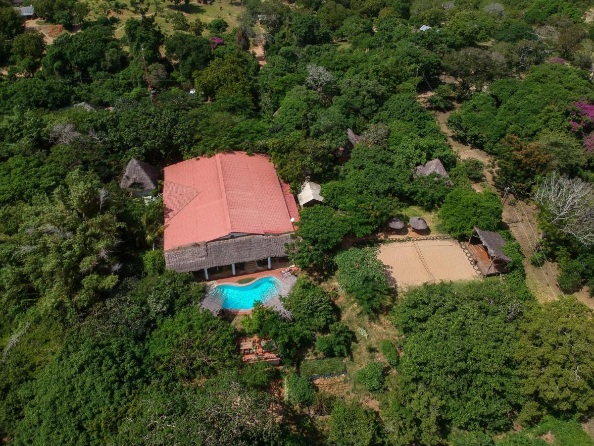 Distant Relatives Ecolodge & Backpackers Kilifi Exterior photo