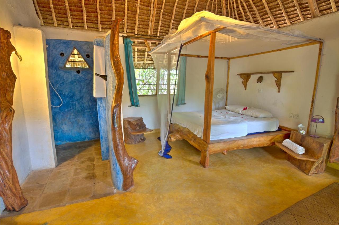 Distant Relatives Ecolodge & Backpackers Kilifi Exterior photo