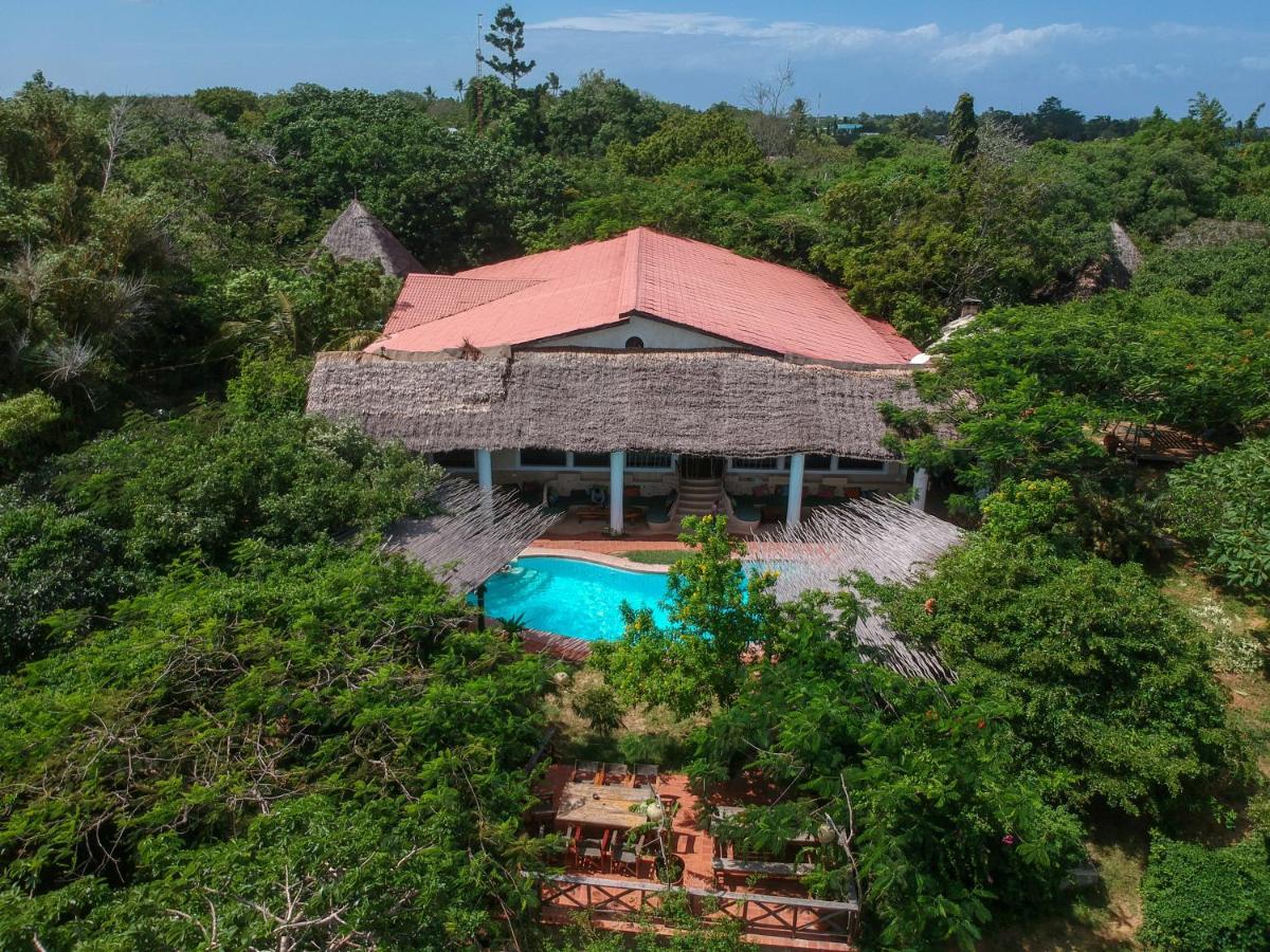 Distant Relatives Ecolodge & Backpackers Kilifi Exterior photo